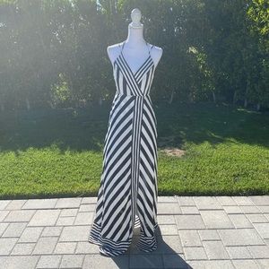 Gorgeous stripped maxi dress - size M
